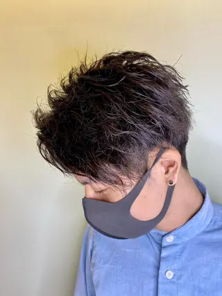 ショート パーマ メンズ 塩谷黎✨ブリーチ無W カラーメンズパーマ✨のヘアスタイル