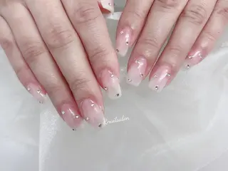 ミディアム R NAILSALONのネイルデザイン
