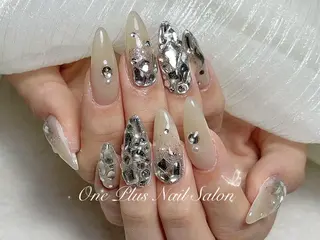 ネイル One Plus キキのネイルデザイン