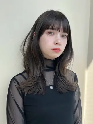 ミディアム カラー レイヤー/顔周り /透明感🩶高橋大のヘアスタイル