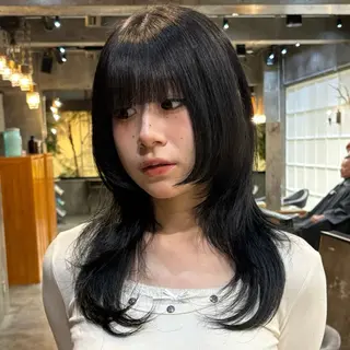 ミディアム カラー レイヤー/ハッシュ/ ウルフ/透明感カラーのヘアスタイル