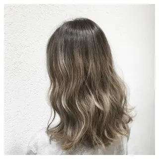 ミディアム カラー biscohair 髪にドラマを。のヘアスタイル