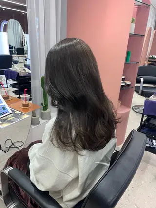 ミディアム カラー 吉田 美優のヘアスタイル