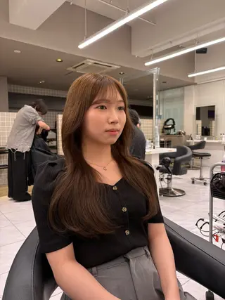 カラー ベージュ／ブラウン/ ナチュラルレイヤーのヘアスタイル