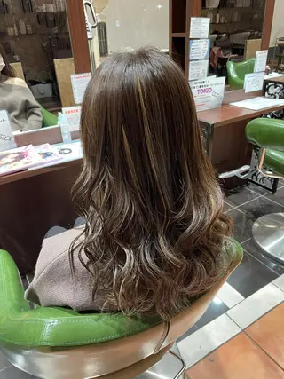 ミディアム カラーリスト菅澤 岳のヘアスタイル
