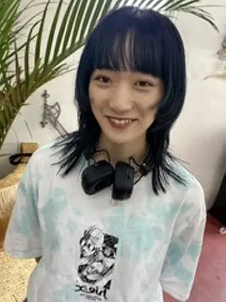 ミディアム カラー qiie ワンカラー ダブルカラーのヘアスタイル