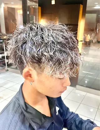 ショート カラー パーマ メンズ パーマ特化美容師 🔥Yoshiyaのヘアスタイル