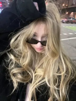 ロング 艶髪ハイトーンカラー 渋谷🎀ririkaのヘアスタイル