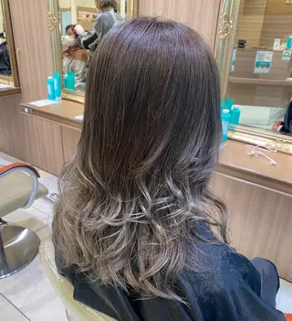 ロング カラー 古川 琴美のヘアスタイル