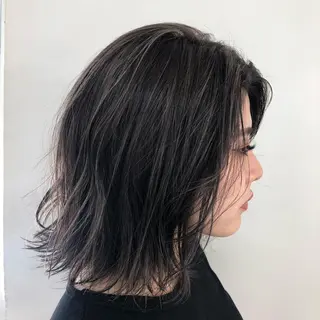 ミディアム カラー エクステ ハイトーン 💭黒崎ハルカのヘアスタイル