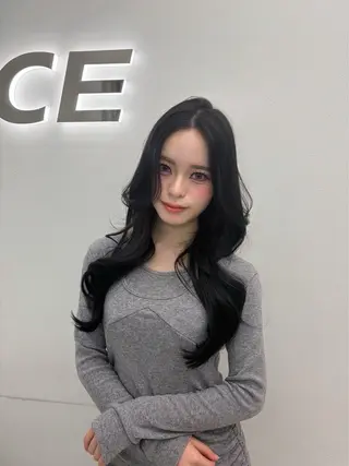 ロング 艶髪ハイトーンカラー 渋谷🎀ririkaのヘアスタイル