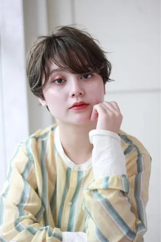 ショート コヤマ ナミのヘアスタイル