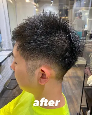 メンズ 梅田ハイトーン チダ ヒナノのヘアスタイル