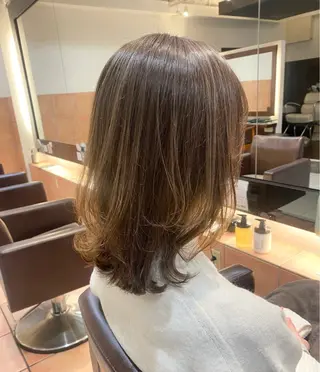 セミロング カラー 透け感カラー🌿 小島 りなのヘアスタイル