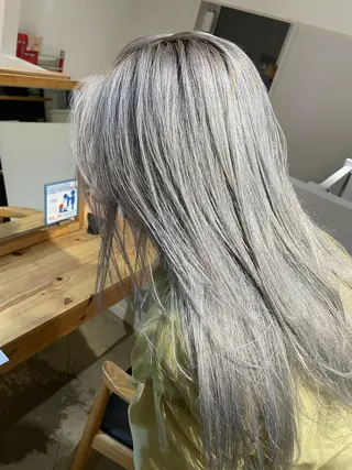 ロング カラー パーマ ヘアアレンジ ハイトーンカラー🤍 山下 優華のヘアスタイル