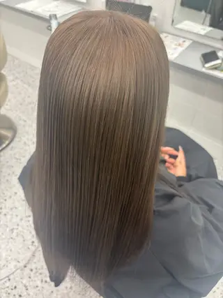 セミロング 奈 愛のヘアスタイル