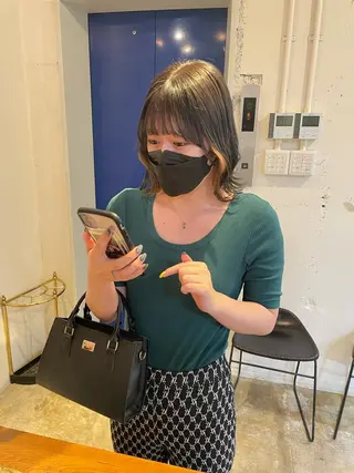 ミディアム カラー MIOベージュカラー 柔らかいカラーのヘアスタイル