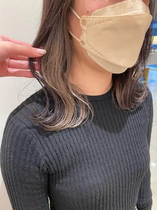 セミロング カラー 髪質改善/白髪ぼかし レイヤー 🌱千咲季のヘアスタイル
