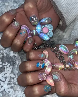 ネイル Mariris所属・ᗷᗩᑎSᗩ ᑎᗩIᒪ ՏᗩᒪOᑎのネイルデザイン