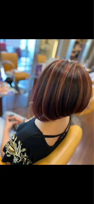 ショート カラー 鈴木 千恵子のヘアスタイル