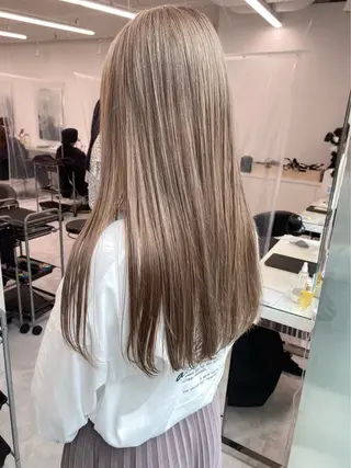 ロング カラー YUKA🤍ベージュ /ミルクティーのヘアスタイル