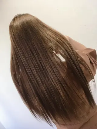 ロング カラー 塩崎 明菜のヘアスタイル