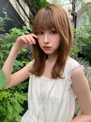 セミロング レイヤーカット、 大人可愛い　中村美羅のヘアスタイル