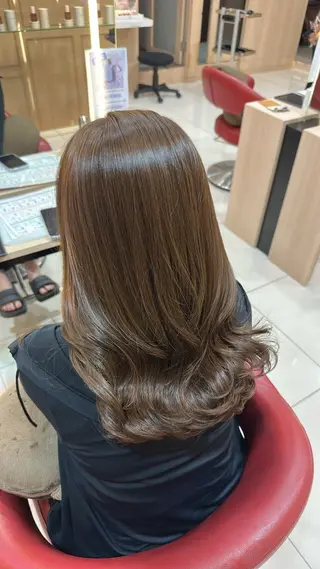 ロング 赤み消し艶カラー・ 透明感カラー×美髪のヘアスタイル