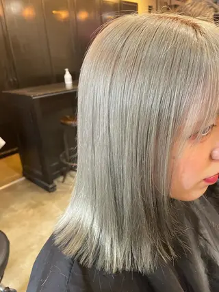 ミディアム カラー YEAU　PLUS所属・極上の艶髪 RINAのヘアスタイル