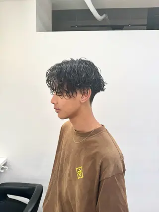 セミロング パーマ ヘアアレンジ メンズ 顔まわりカット の達人のヘアスタイル