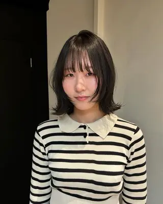 ミディアム ami/大阪/暖色 /レイヤーカットのヘアスタイル