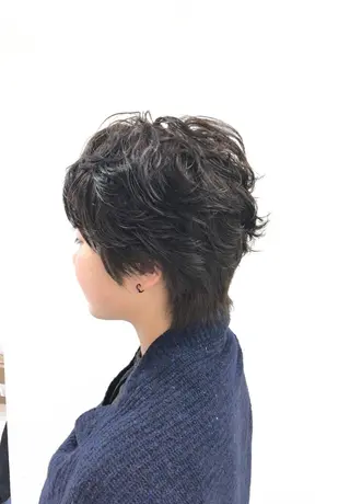 ショート パーマ モリオフロムロンドン所属・鳥越 優志のヘアスタイル