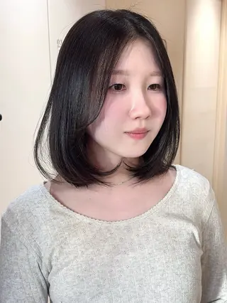 ミディアム カラー coyumi / 𝘦 𝘮 𝘶のヘアスタイル