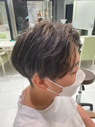 パーマ メンズ カマチョ タイスのヘアスタイル