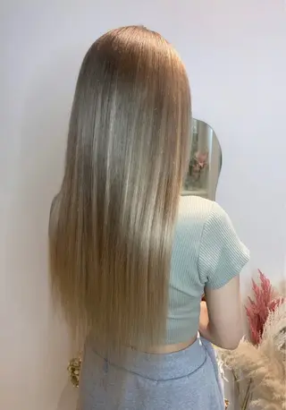 ロング MOMOKA🍑プル エクステ・ハイトーンのヘアスタイル