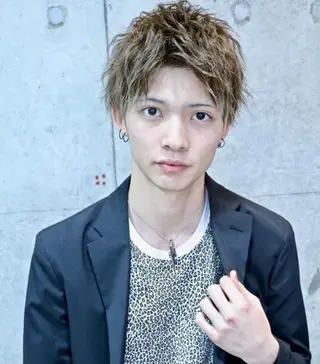 ミディアム カラー パーマ メンズ SHIFT  渡辺通店所属・タカクラ カズキのヘアスタイル