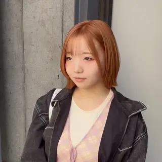 ショート カラー CONAN｜レイヤー ボブ／ハイトーンのヘアスタイル