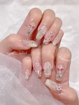 MoON...❤︎ MeGuのネイルデザイン