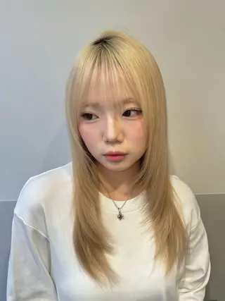 ミディアム SALOWIN新宿三丁目【サロウィン】所属・レイヤー🔶髪質改善 🔶透明感カラー青木のヘアスタイル