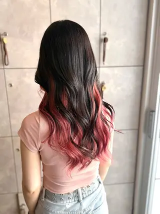 セミロング カラー Lani5710所属・🌈インナーカラー ‘ショウマ’🌈のヘアスタイル