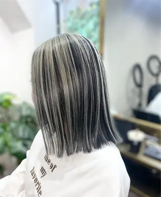 ミディアム _White所属・ＳＨＩ ＺＵのヘアスタイル