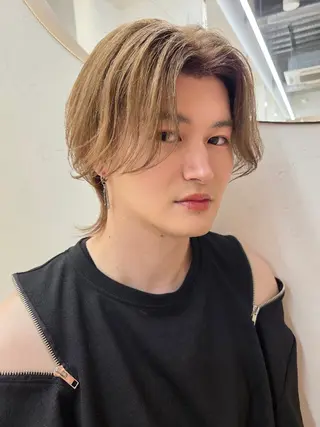 メンズ メンズ ヘアメイク  ハイトーン キャロのヘアスタイル