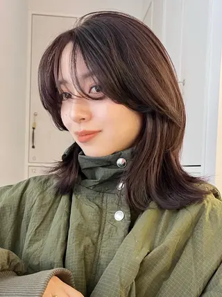 ミディアム カラー パーマ 阿久津真衣 似合わせカットのヘアスタイル