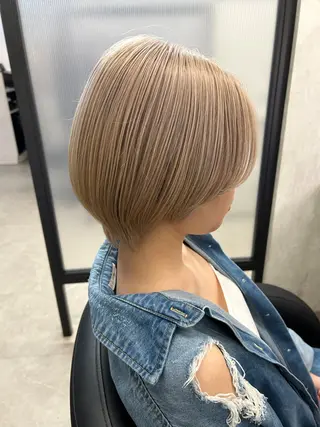 ショート カラー ハイライト/レイヤー ミルクティー/山本のヘアスタイル