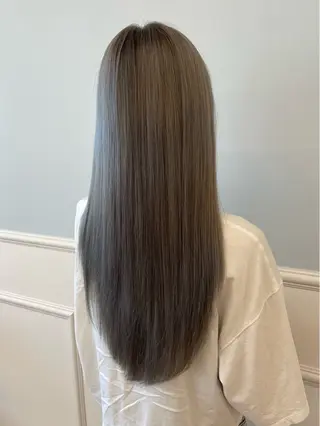 ロング 越智 咲穂のヘアスタイル