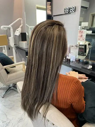 セミロング カラー FAVORE 【ファヴォーレ】のヘアスタイル