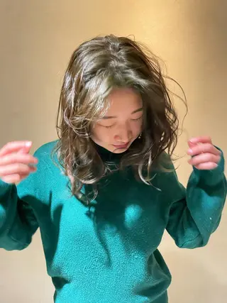 ミディアム カラー レイヤーパーマ🪐 伽羅のヘアスタイル
