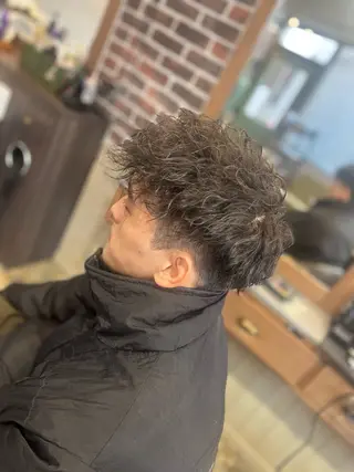 ミディアム パーマ メンズ メンズ美容室HIGE barber shop所属・中川 響揮のヘアスタイル