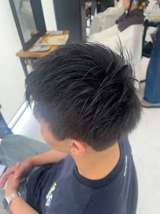 メンズ ダブルカラー寒色系 ボリューム改善ハヤトのヘアスタイル