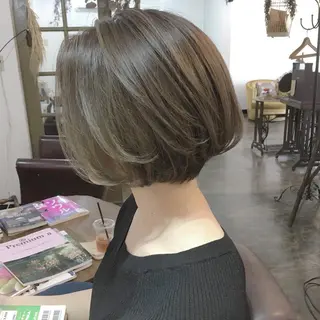 ショート カラー 阿嘉 萌子のヘアスタイル